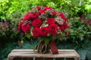 bouquet with red naomi roses