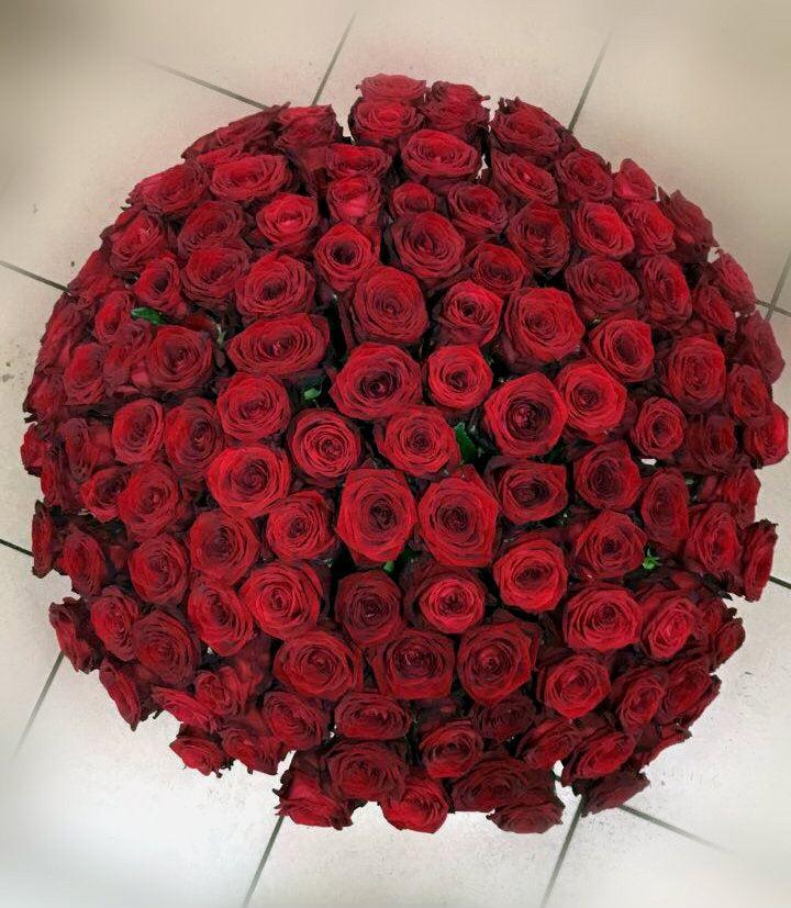 Porta Nova top quality roses are a favorite for Blumen Dilek clients