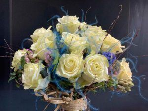 One such florist is Claudia Tararache of Anthurium Events in Romania. She shared with us some of her arrangements with Porta Nova White Naomi roses