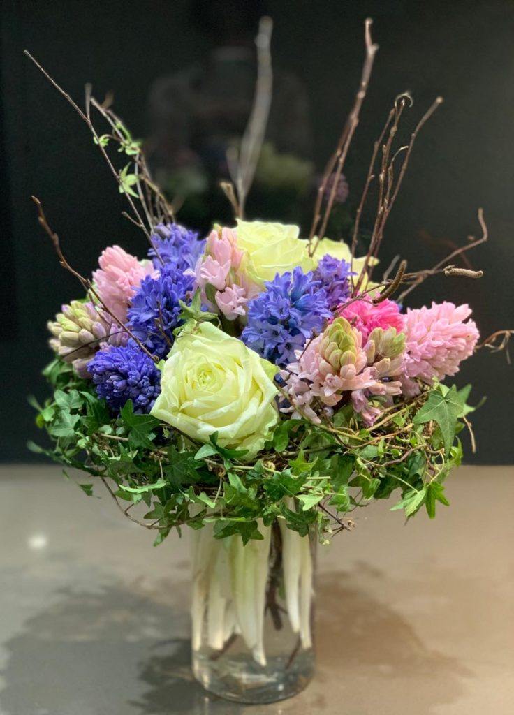 Mixed bouquet with Porta Nova White Naomi hope