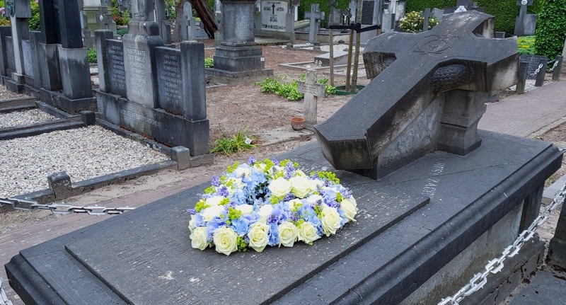 lily beelen white naomi memorial flower sympathy roses