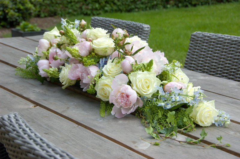 White Naomi table arrangement