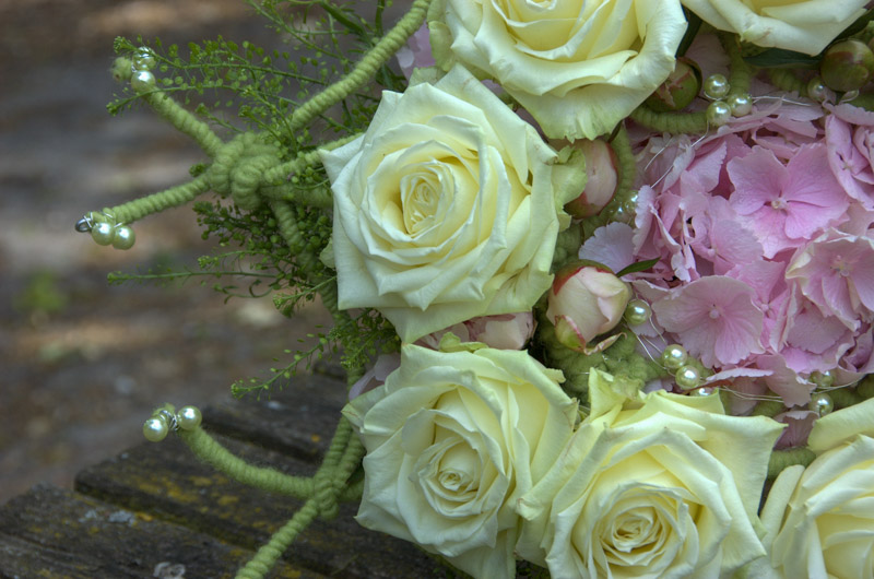 Hand tied bridal bouquet Lily Beelen