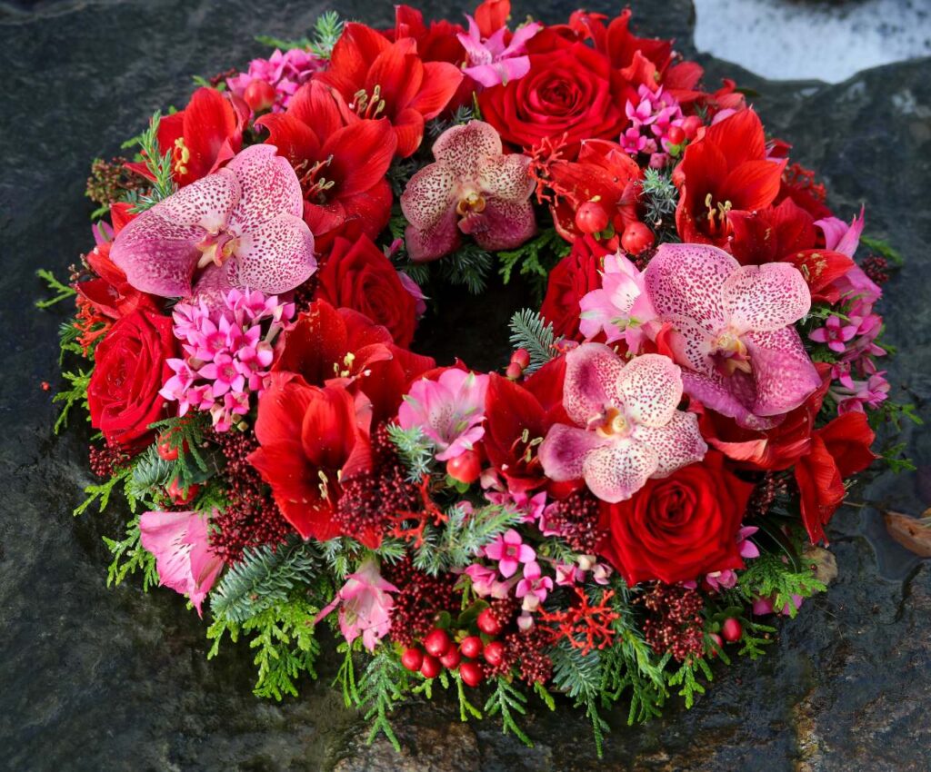 Pirjo Koppi and Tiina Koskinen porta nova christmas floral fundamenTALS Red Naomi