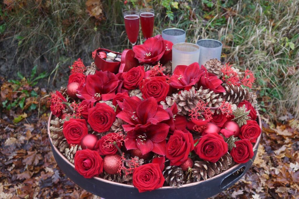 Christmas table design Pirjo Koppi and Tiina Koskinen. Red Naomi