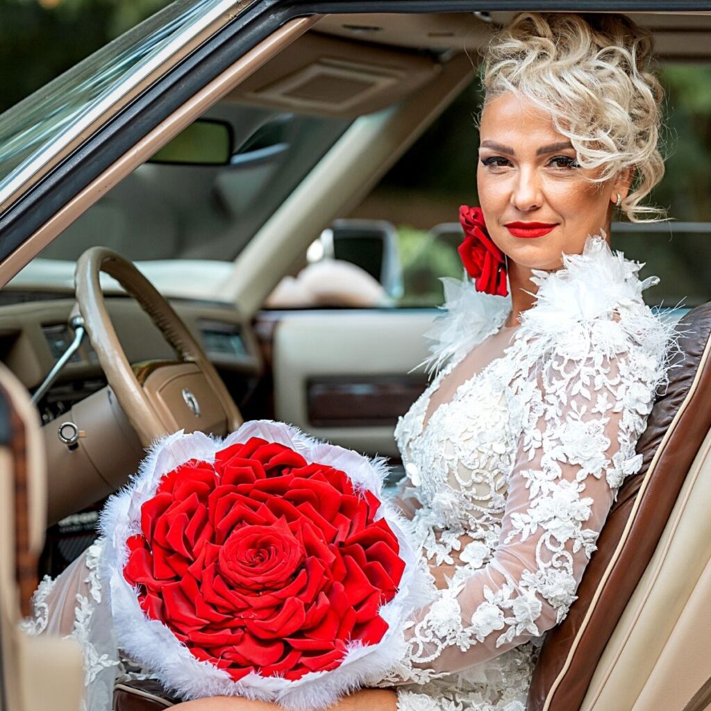 wedding bouquet of love glamelia with Laura Draghici