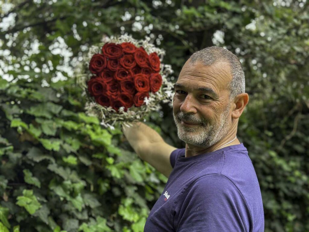 Red Naomi Porta Nova garden roses