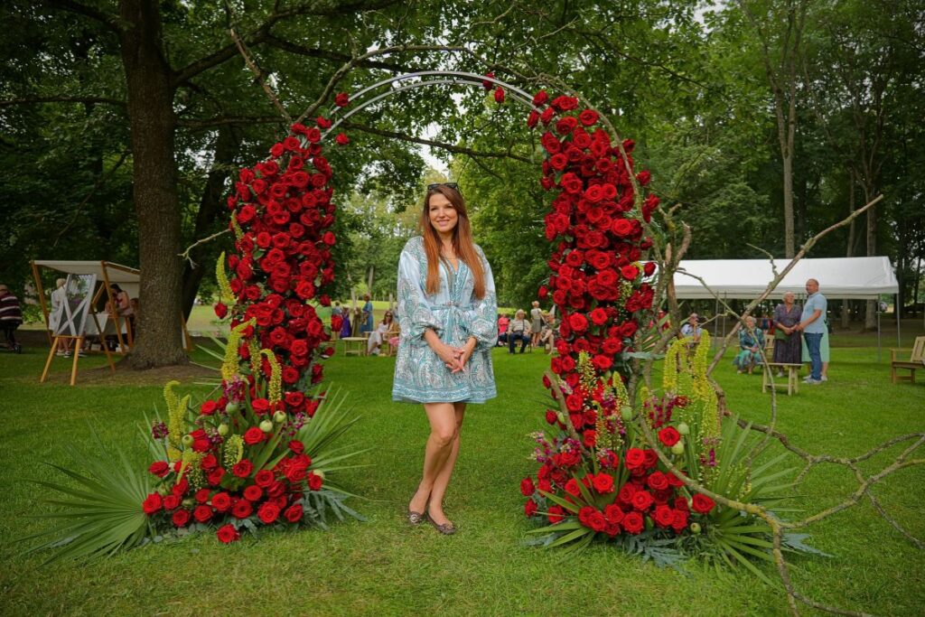 Arch of Dreams von Kristina Rimiene Porta nova red naomi